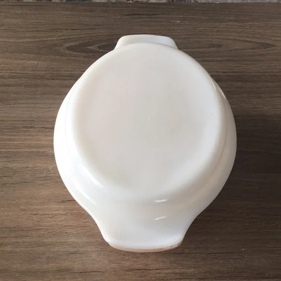 Fire king vintage casserole dish - Picture 2 of 6